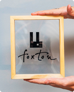 Troféu personalizado da Foxton em moldura de madeira