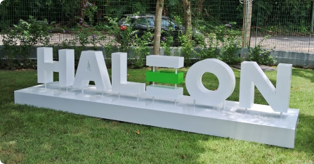 Letreiro Haleon em área externa para projeto de gestão visual