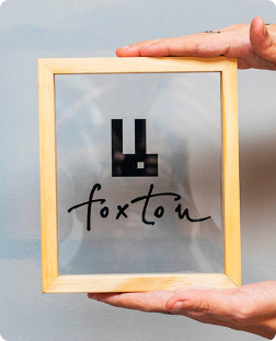 Troféu personalizado da Foxton em moldura de madeira